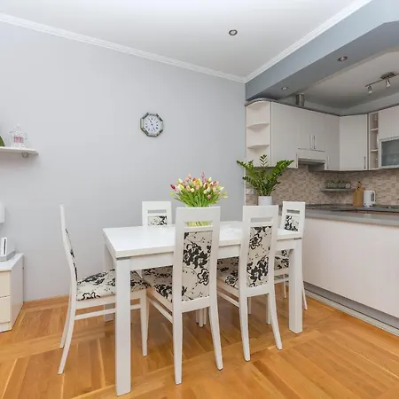 Apartment Long *