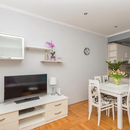 Apartment Long *