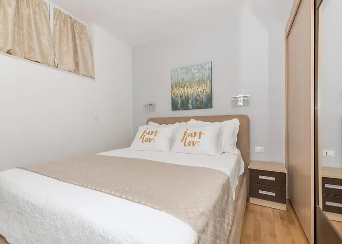 Long דירה מאקרסקה